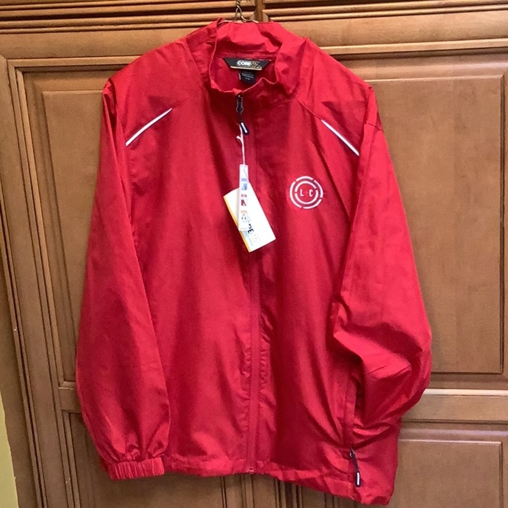 NWT MANS SMALL WATER RESISTANT JACKET